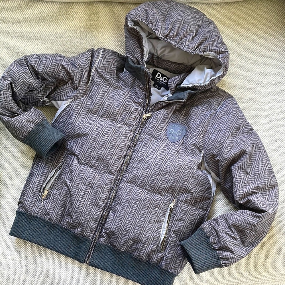 Dolce & Gabbana Junior  logo-tag hooded down jacket